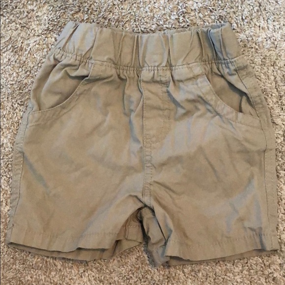 Lot of 3 toddler shorts - Picture 4 of 4